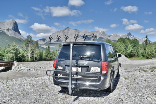 Three Sister's taxi vehicle perfect for Goat Creek Trail Head