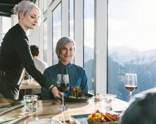 Reach your business meetings in comfort with Three Sister's Taxi