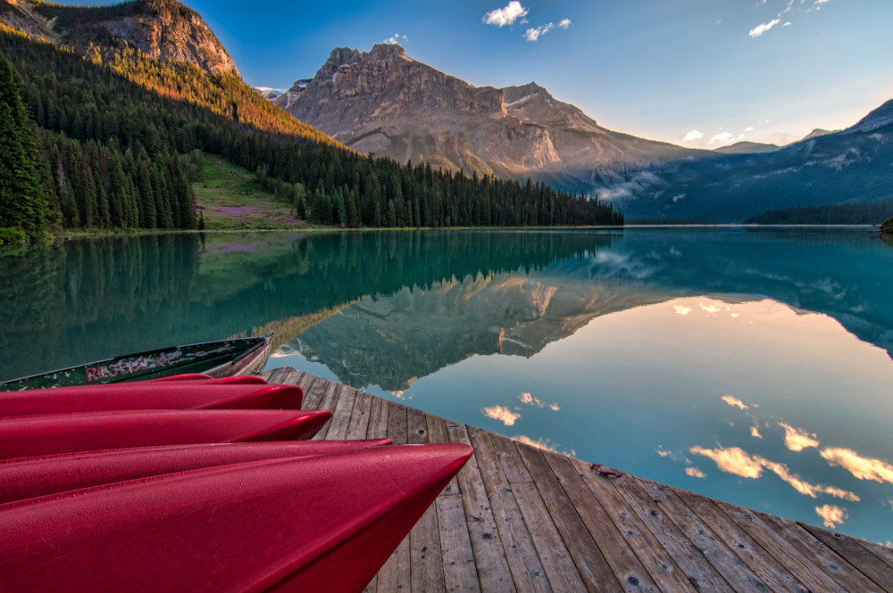 Emerald Lake and Takakkaw Falls tour by Three Sister's Taxi