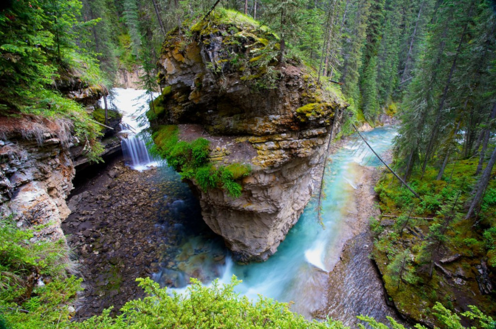 Explore Johnston Canyon Tour with Three Sister's Taxi