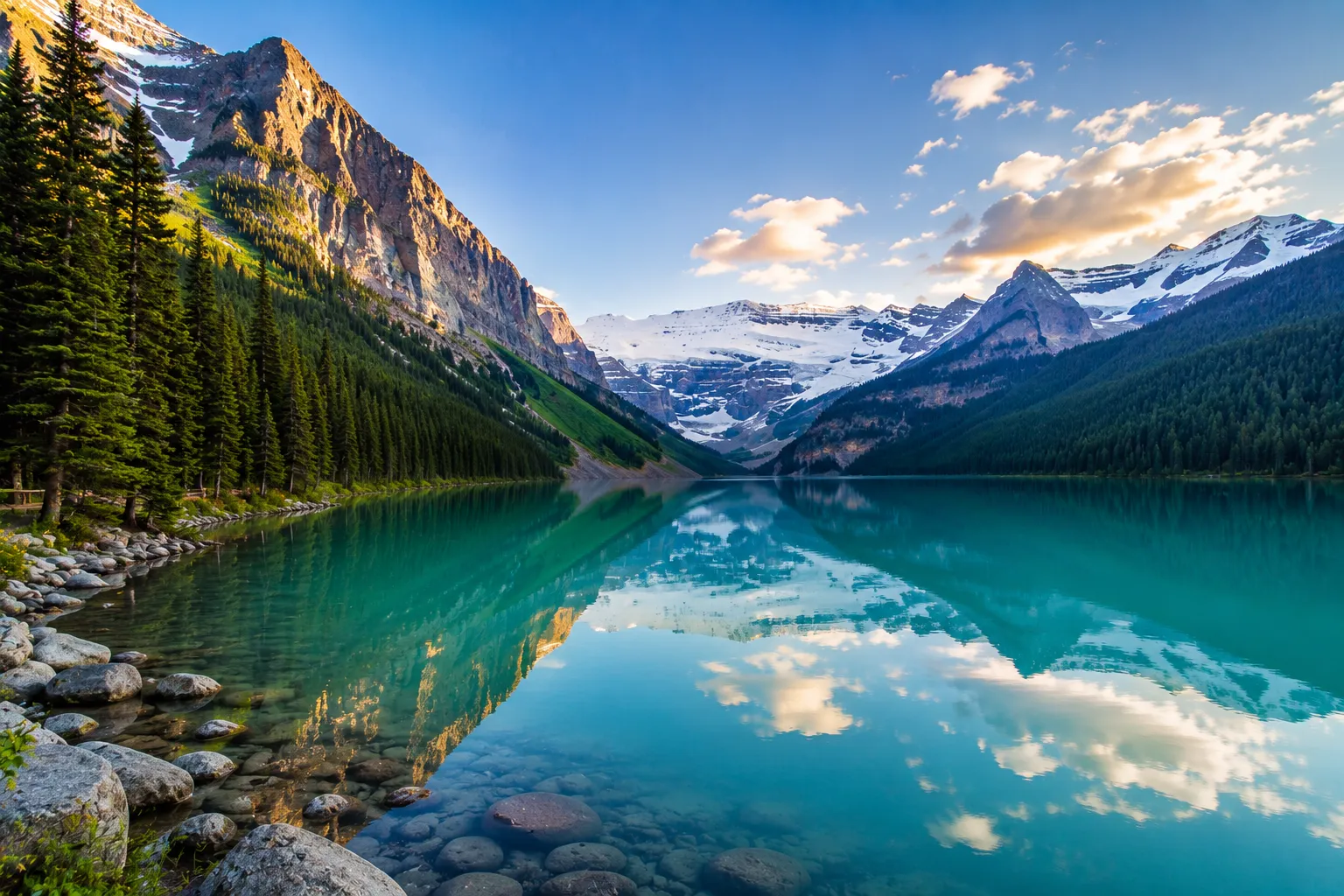 Stunning turquoise waters and mountain scenery at Lake Louise during a private sightseeing tour